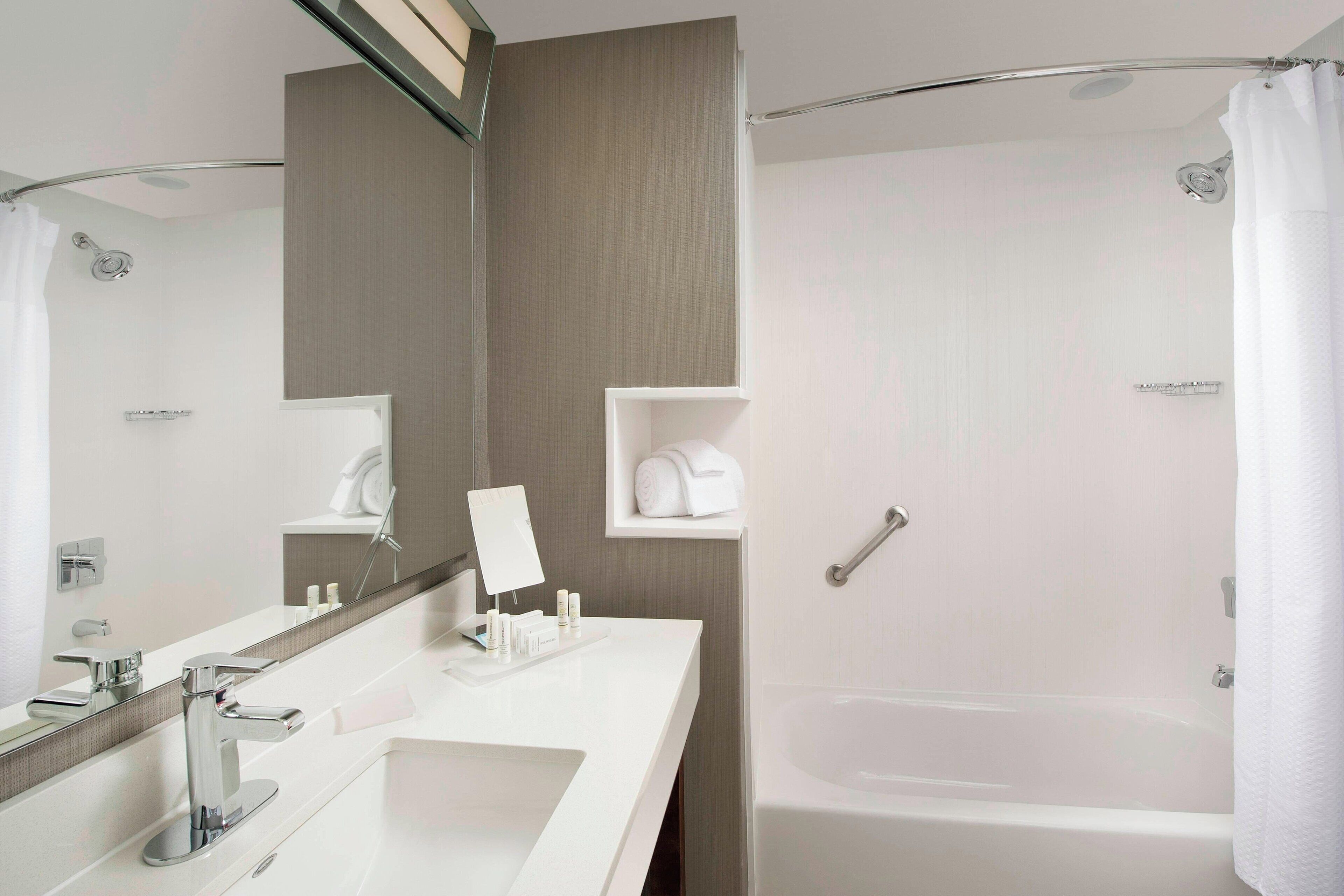 combined shower/bathtub, free toiletries, hair dryer, towels