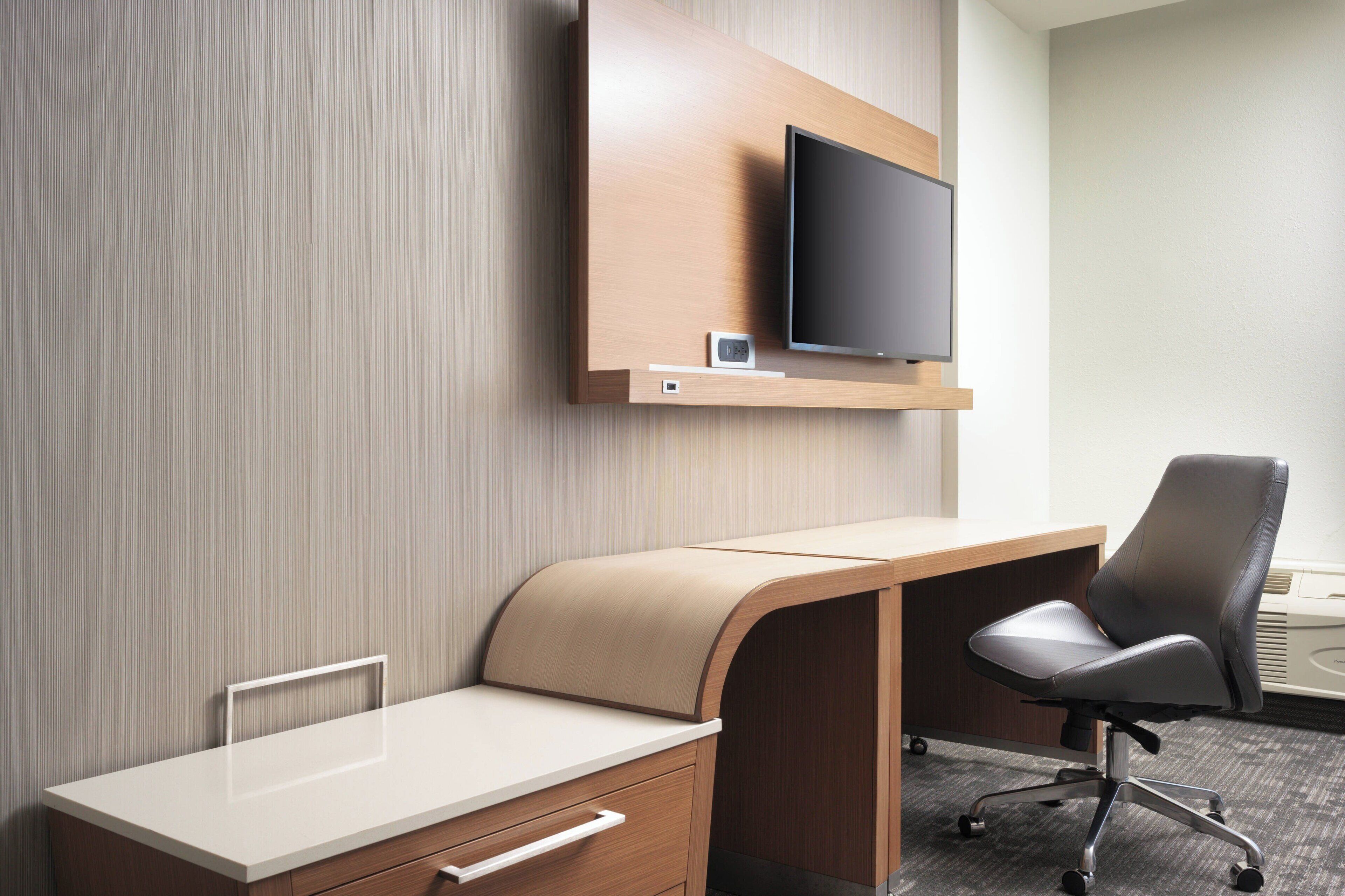 suite, 1 bedroom | pillow-top beds, in-room safe, desk, laptop workspace