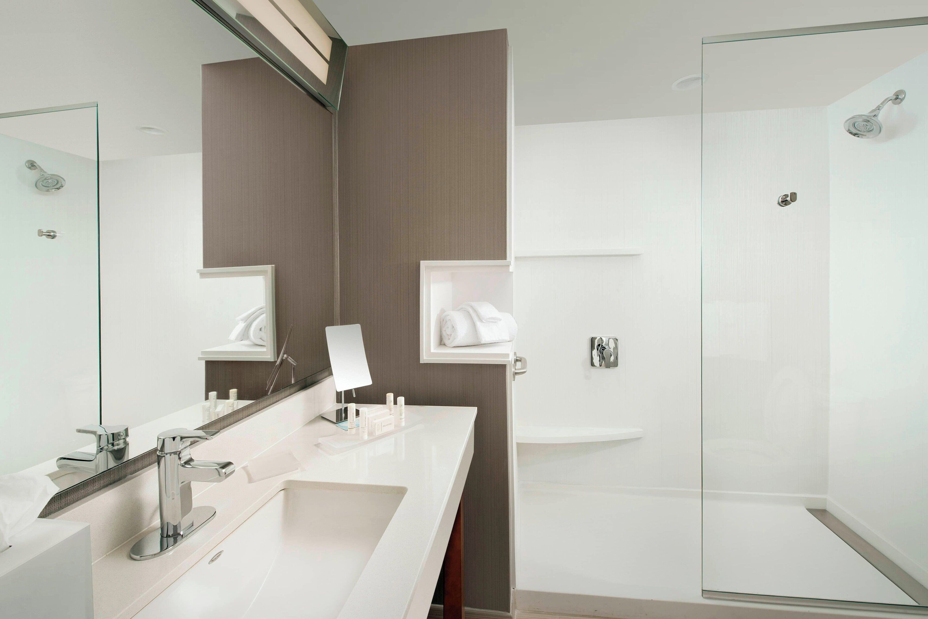 combined shower/bathtub, free toiletries, hair dryer, towels