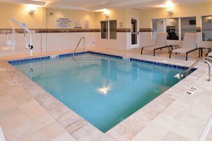 Una piscina cubierta