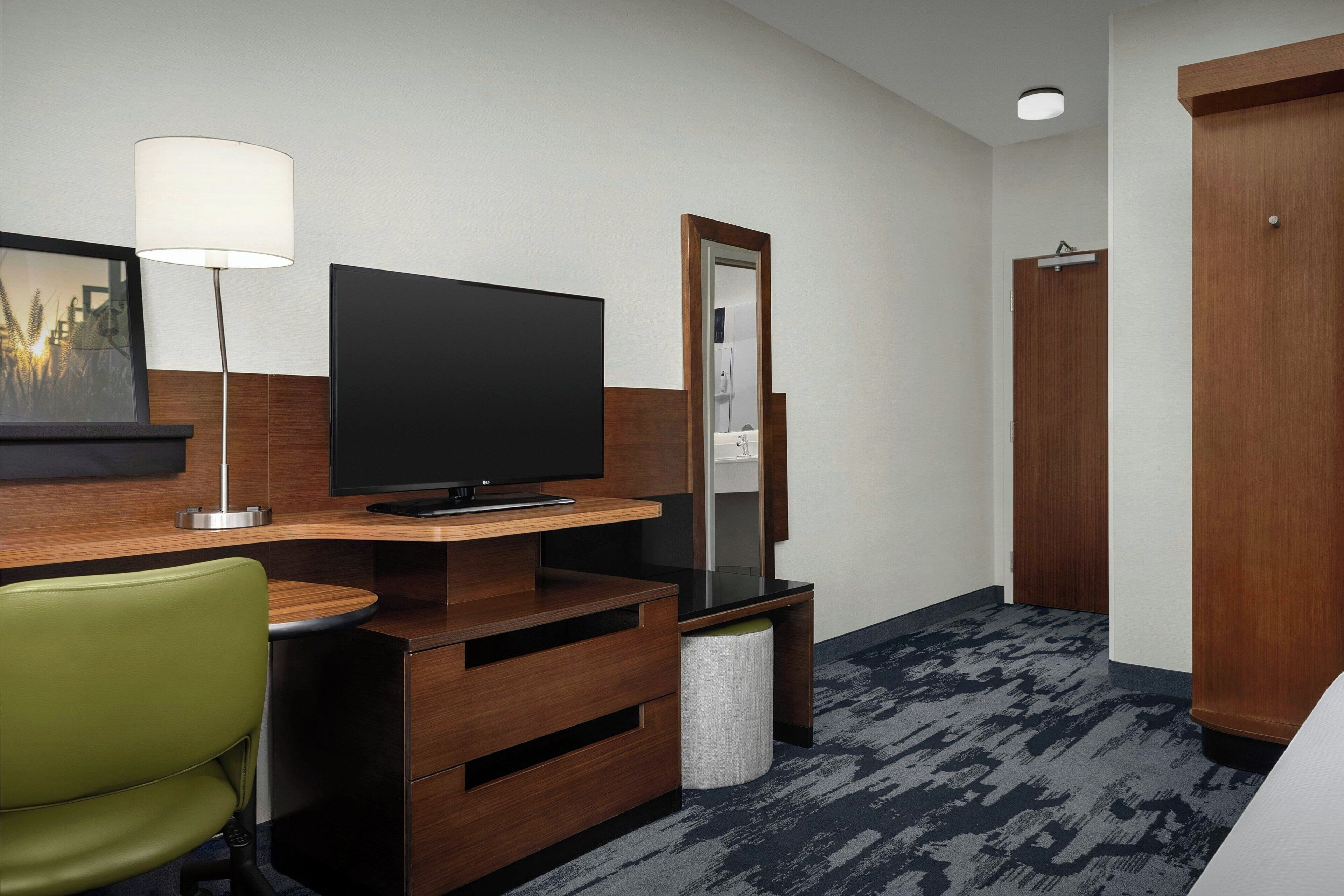 room, 1 king bed, non smoking | desk, laptop workspace, iron/ironing board, free wifi