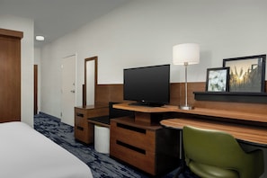 Desk, laptop workspace, iron/ironing board, free WiFi - Fairfield Inn & Suites Atlanta Stockbridge (Stockbridge)