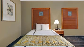 Iron/ironing board, free WiFi, bed sheets