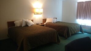 Room, 2 Queen Beds | Premium bedding, desk, iron/ironing board, free WiFi - Dakota HorizINN (Parkston)