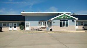 Front of property - Dakota HorizINN (Parkston)