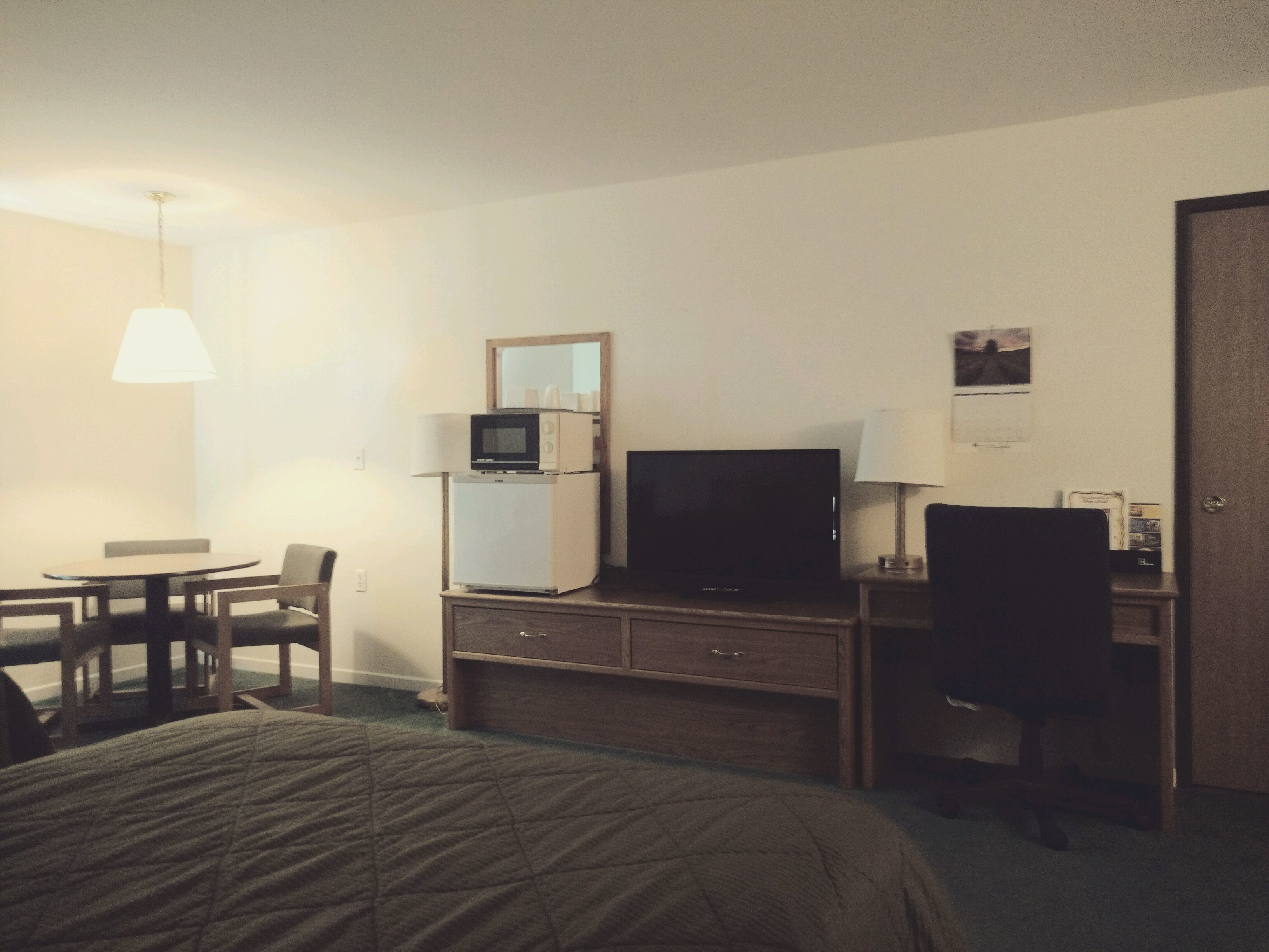 Habitación, 2 camas Queen size | Área de sala de estar | Televisión de pantalla plana 