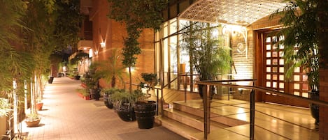 Pintu masuk properti