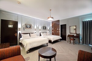 Quarto família, 1 quarto (Deluxe) | Frigobar, cofres nos quartos, escrivaninha