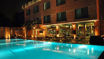 Outdoor pool, pool umbrellas