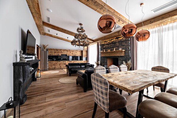 Couples treatment room(s), sauna, hot tub, steam room