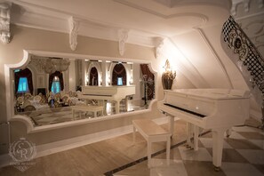 3 restaurantes, se sirven comidas, cenas y cocina internacional