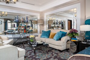 Habitación junior | Ropa de cama de alta calidad y minibar 