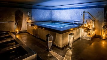 Couples treatment room(s), sauna, hot tub, steam room