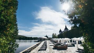 Private beach, white sand, sun-loungers, beach towels