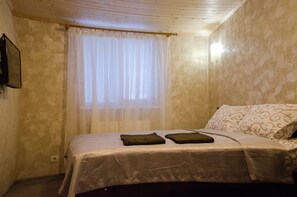 Standard-Doppelzimmer | Schallisolierte Zimmer, Bügeleisen/Bügelbrett, Zustellbetten