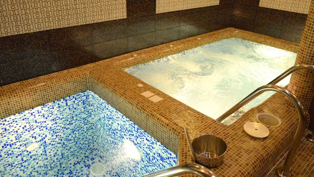 室內 SPA 浴池