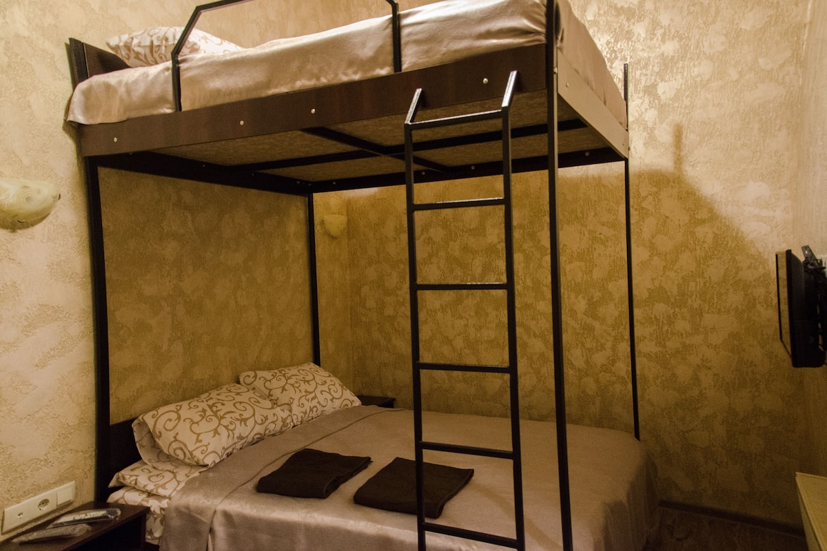 Chambre Familiale | Chambres insonorisées, fer et planche à repasser