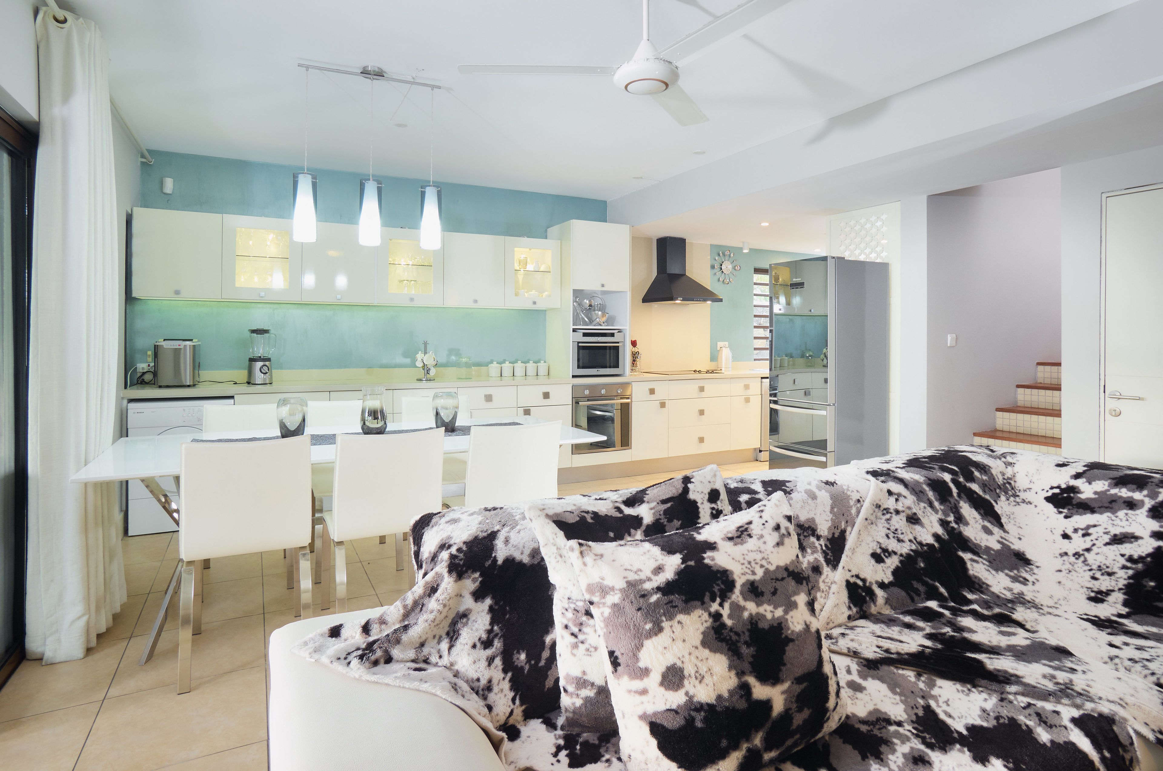 3 bedroom villa | living area | tv