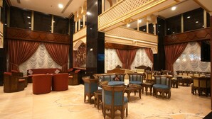 A spacious lobby with a high ceiling, marble flooring, and a variety of seating options including sofas and chairs. - Roshan Al Azhar Hotel (Jeddah)