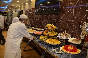 Breakfast, lunch and dinner served - Al Azhar Hotel Jeddah (Jeddah)