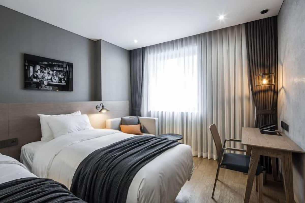 Free minibar, in-room safe, laptop workspace, blackout curtains