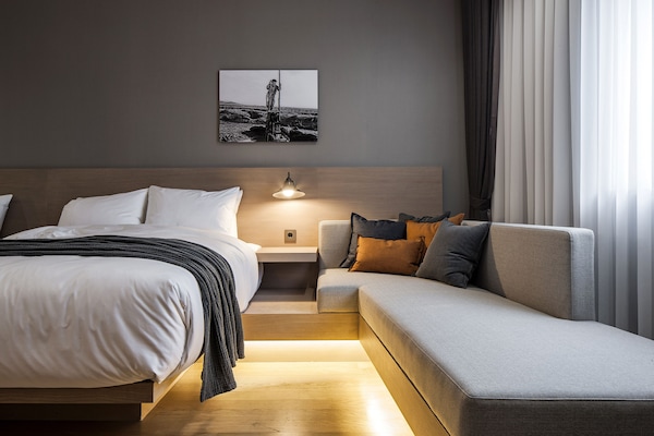 Tvåbäddsrum för familj (Air purifier in room) | Gratis produkter i minibar och värdeförvaringsskåp på rummet