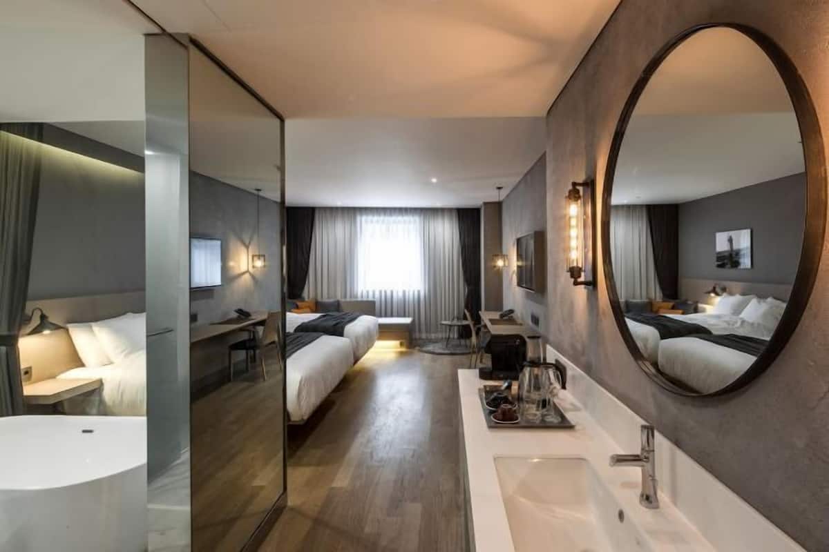 Free minibar, in-room safe, laptop workspace, blackout curtains