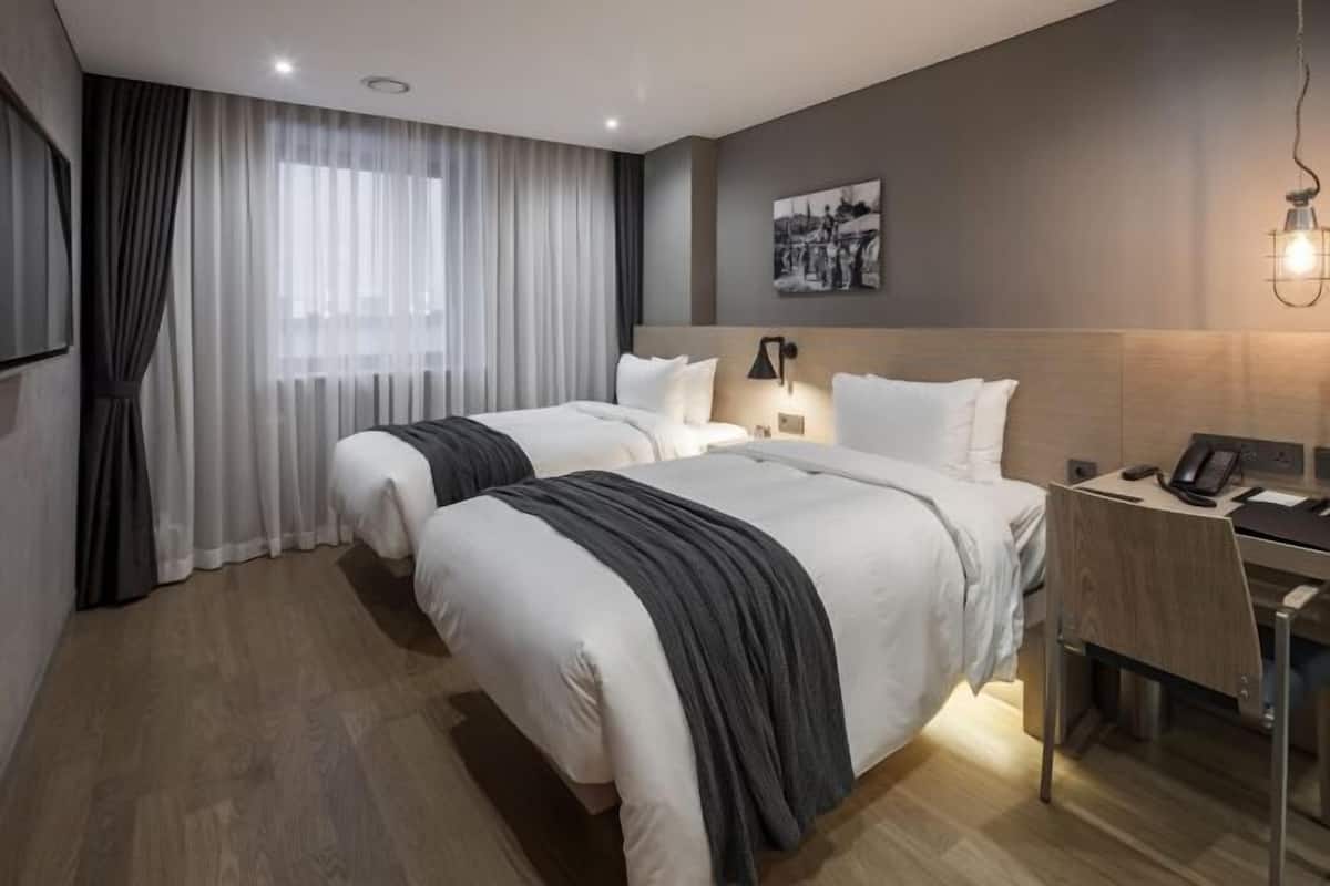 Free minibar, in-room safe, laptop workspace, blackout drapes