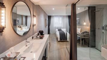 Deluxe Twin Room (Bigger than most in Seoul, Air purifier in room) | Free minibar, in-room safe, laptop workspace, blackout drapes