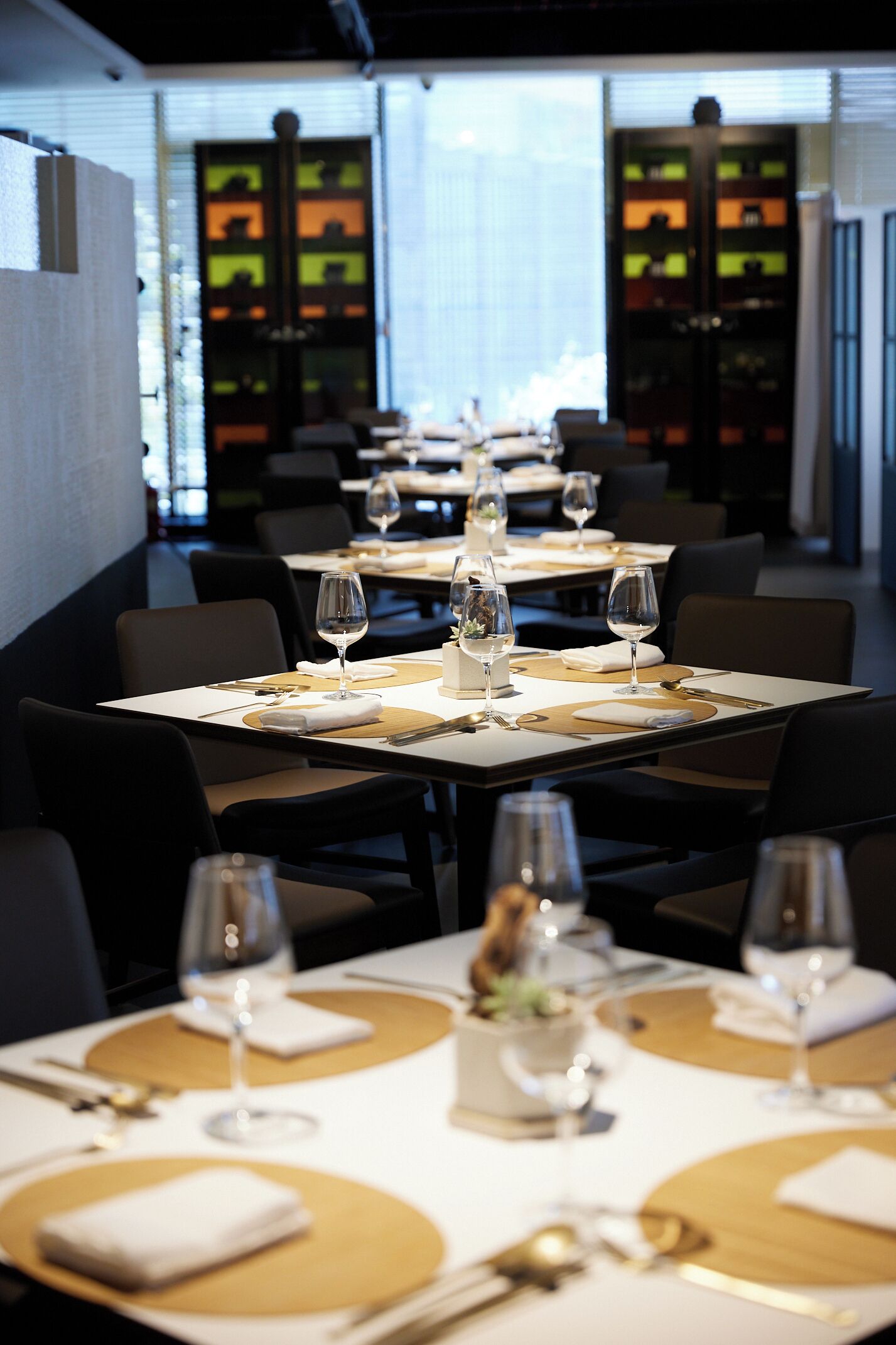 breakfast, lunch and dinner served