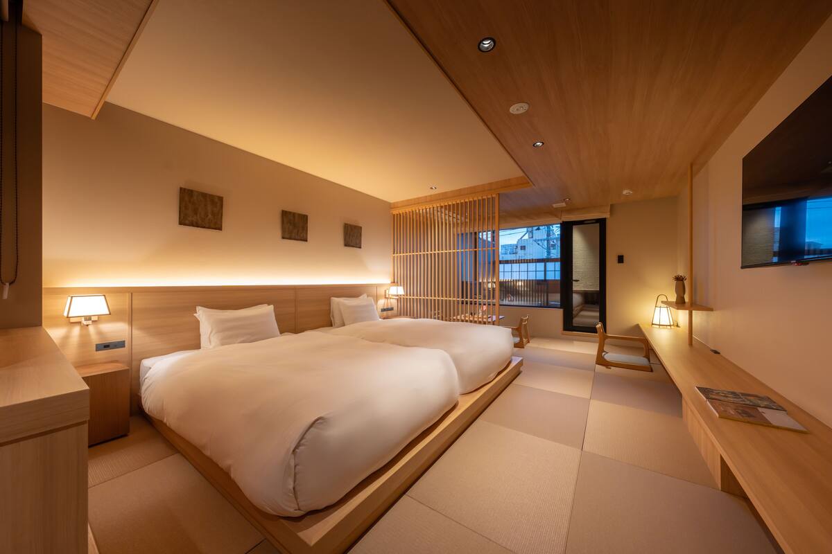 Habitación con 2 camas individuales, no fumadores (Japanese Style, Open Air Bath + Futon) | Caja fuerte, wifi gratis, ropa de cama