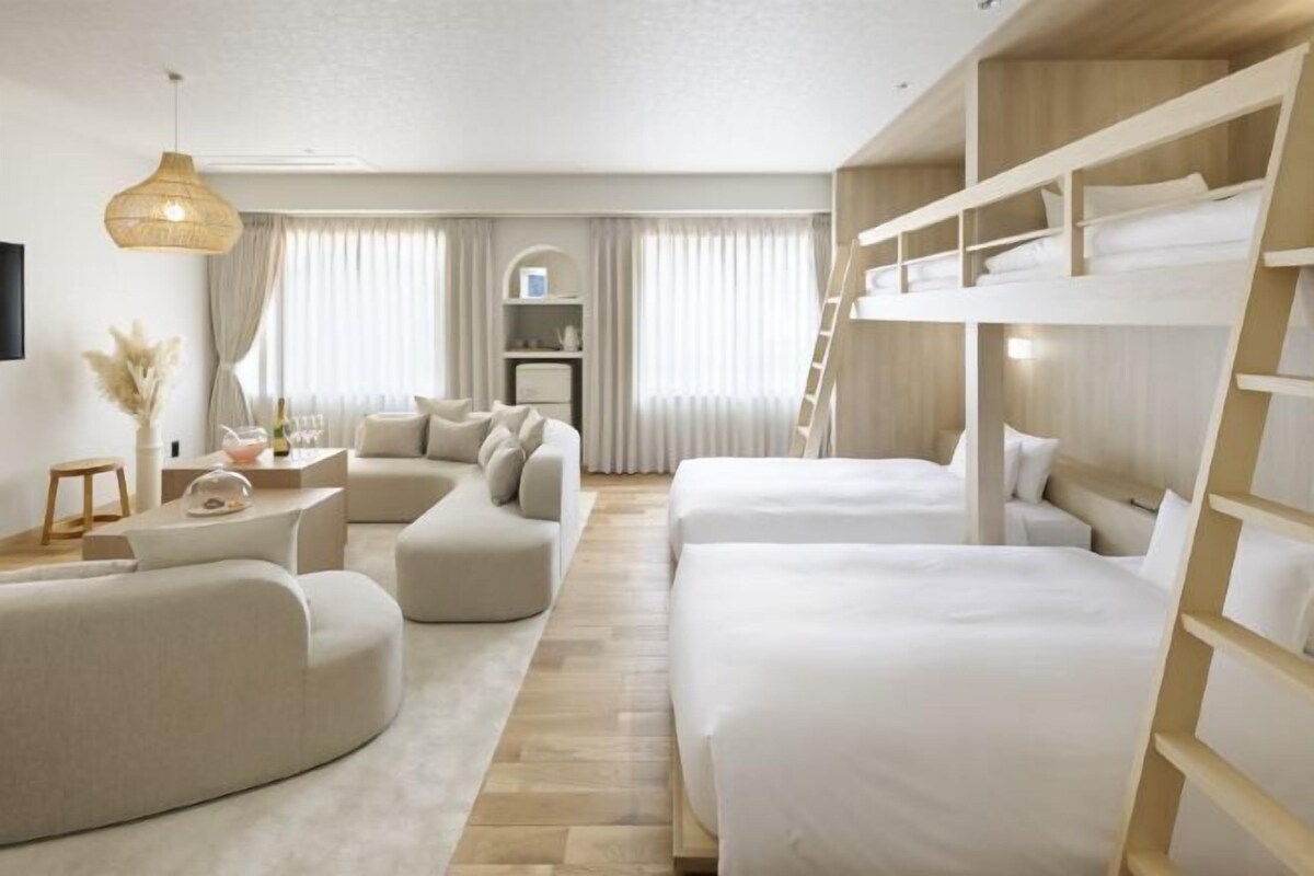 In-room safe, free WiFi, bed sheets