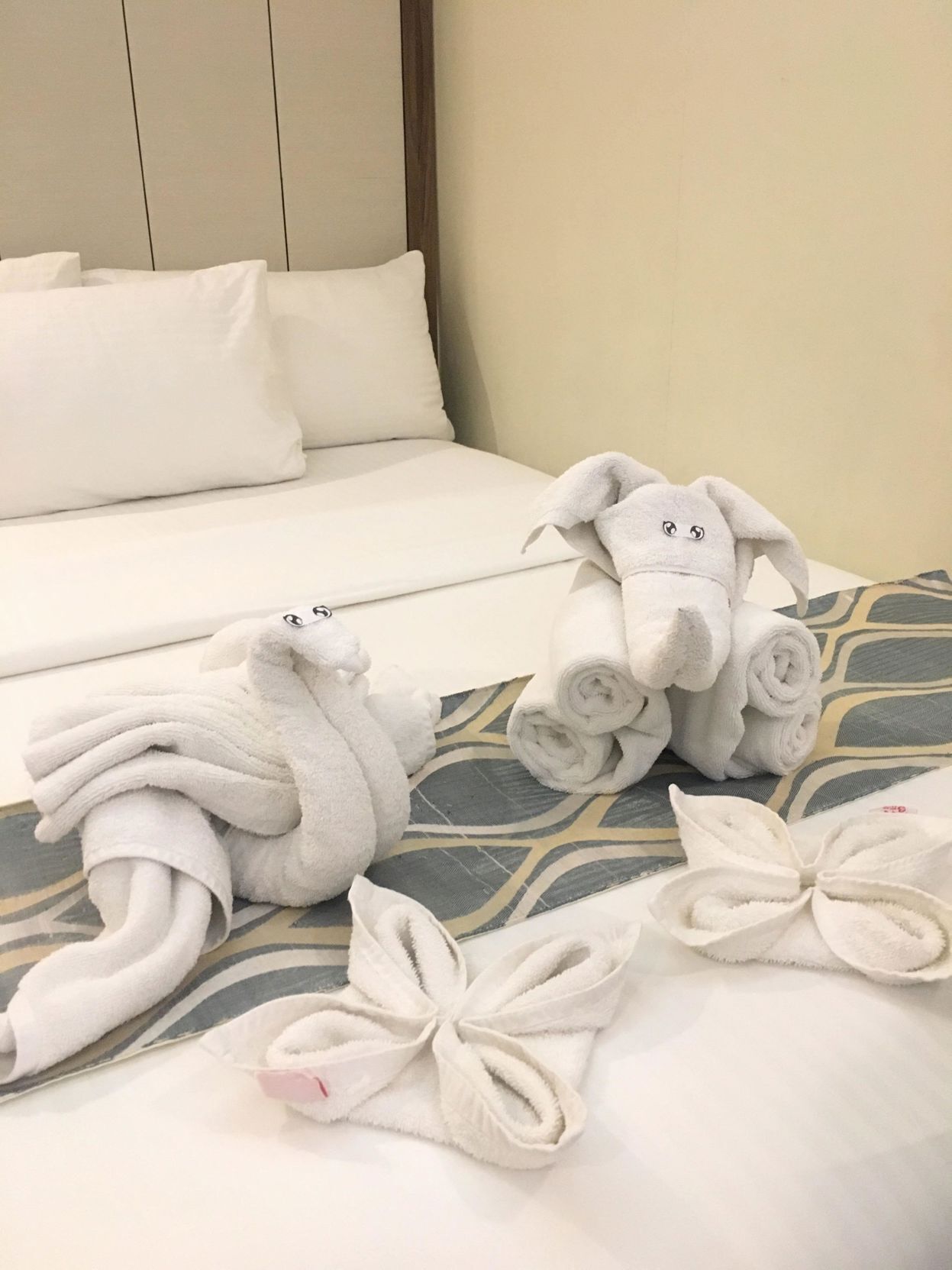 Free WiFi, bed sheets