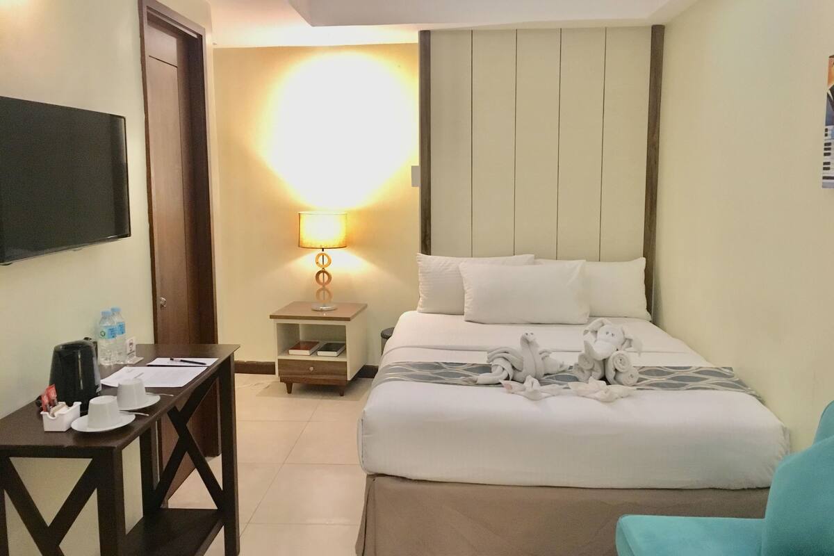 Quarto luxo | Wi-Fi de cortesia, roupa de cama