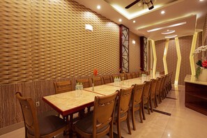 Breakfast, lunch, dinner served; Vietnamese cuisine 