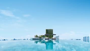 Una piscina al aire libre, camas de piscina gratis, sombrillas