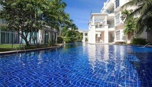 Condo Cao cấp, 2 phòng ngủ, quang cảnh hồ bơi, cạnh hồ bơi | Hồ bơi ngoài trời | Hồ bơi trong nhà, hồ bơi ngoài trời 