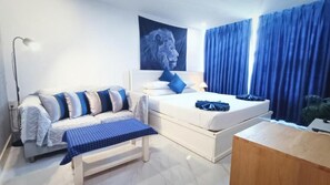 高級客房 | 房內夾萬、免費 Wi-Fi、床單