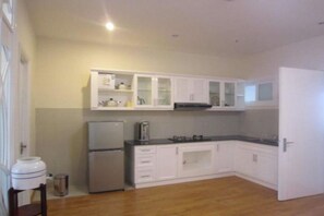 Fridge, microwave, rice cooker, cookware/dishes/utensils - Queen Central Apartment Hotel (Ho Chi Minh City)