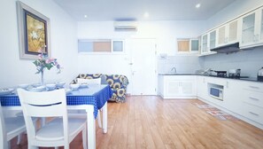 Private kitchen - Queen Central Apartment Hotel (Ho Chi Minh City)