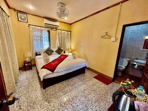 In-room safe, desk, soundproofing - Nocknoy Lanexang Guesthouse (Luang Prabang)
