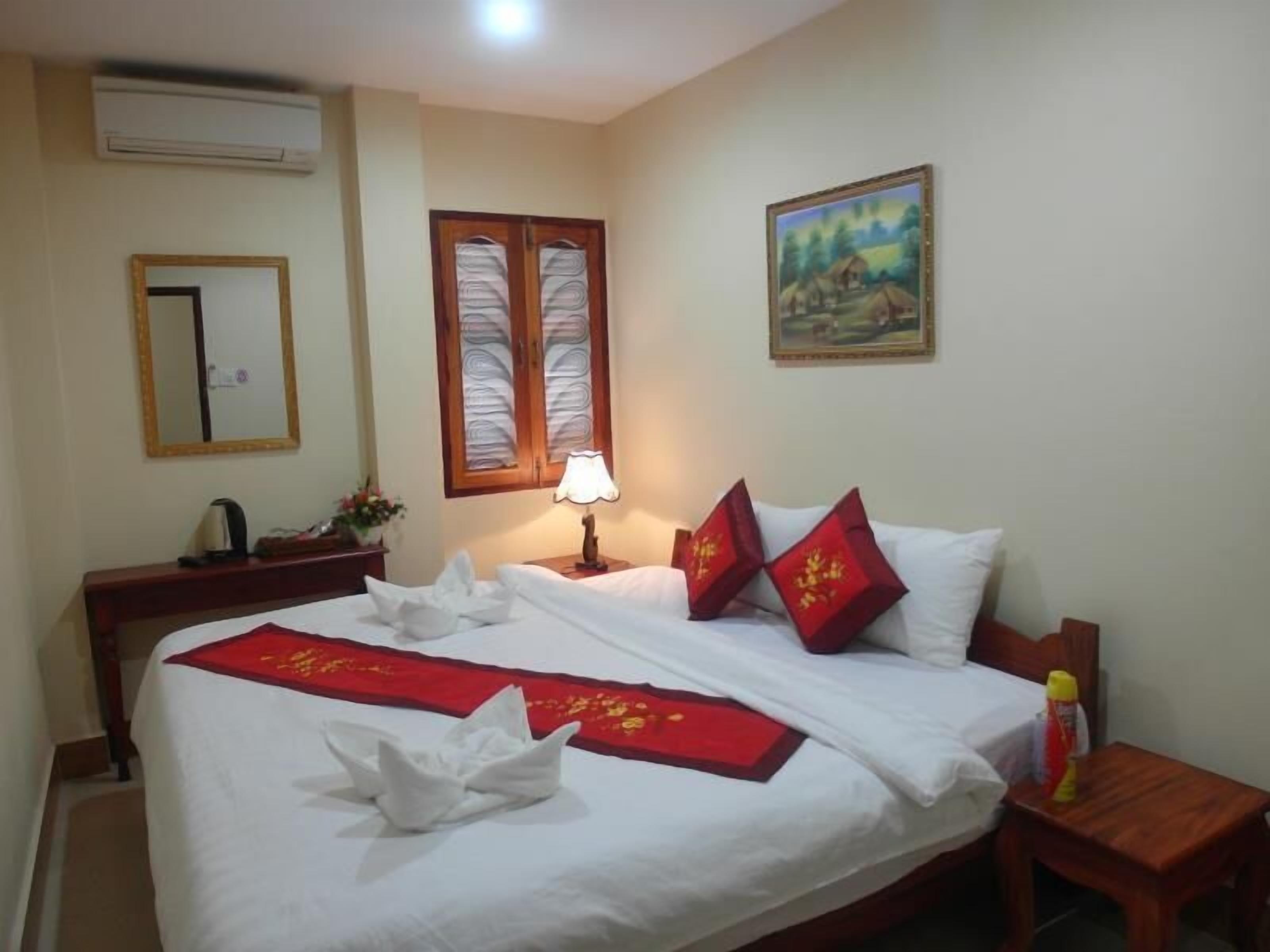 Brankas, meja kerja, dan kedap suara