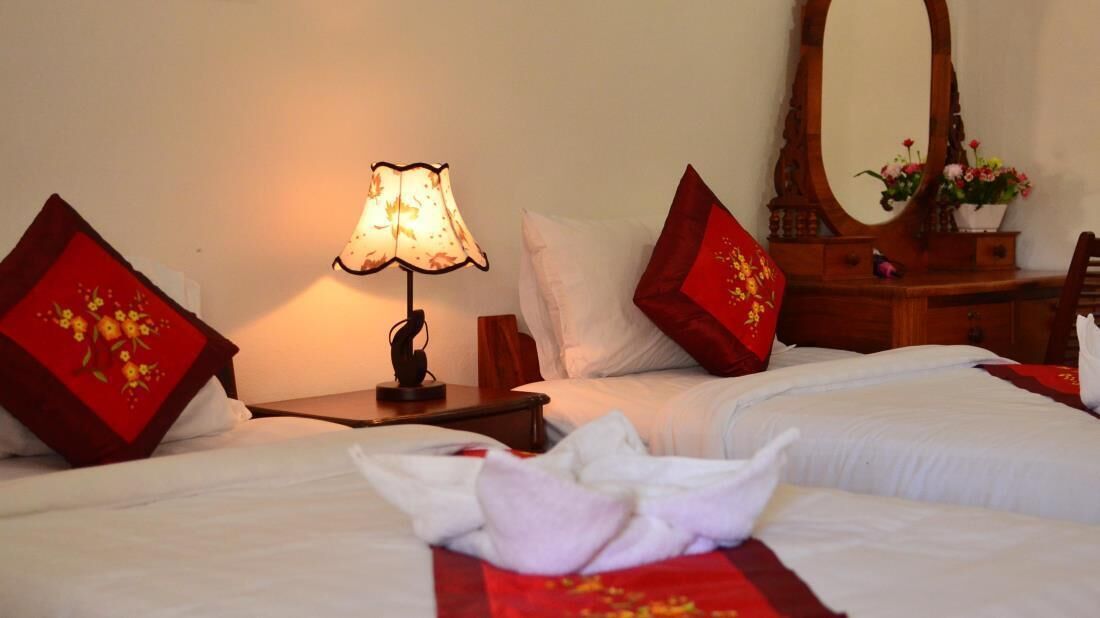 Brankas, meja kerja, dan kedap suara