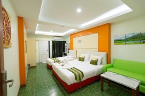 Standard Triple Bed | Meja kerja dan Wi-Fi gratis