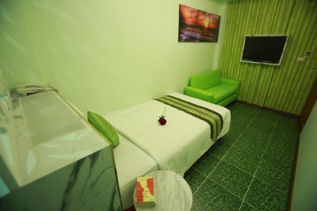 Standard Single Bed | Bàn, truy cập Internet không dây miễn phí 