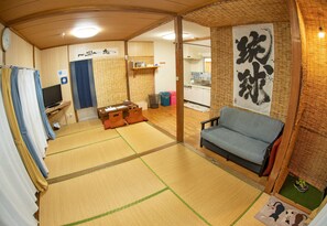 Japanese-Style Room | Desk, free WiFi