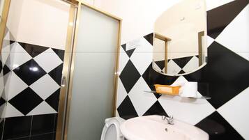 Dusche, Designer-Toilettenartikel, Haartrockner, Hausschuhe