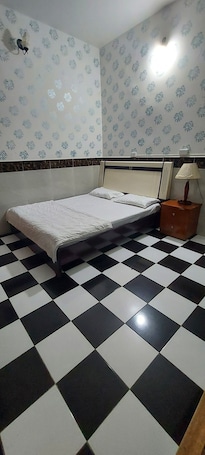 Standard Room (2 guests) | Desk, soundproofing, free WiFi, bed sheets