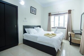 In-room safe, soundproofing, iron/ironing board, free WiFi