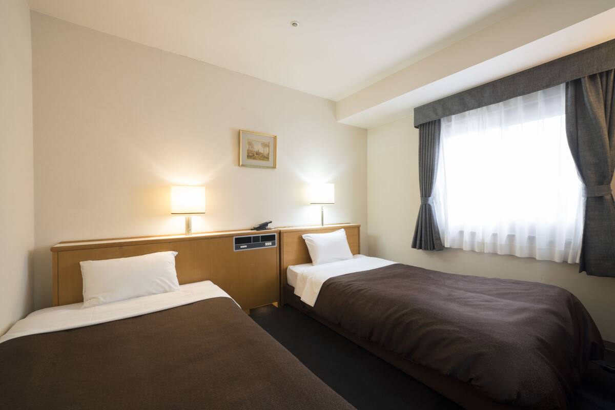 Twin Room, Non Smoking | Desk, blackout drapes, WiFi (free)